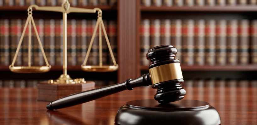 Business Lawyers vs Corporate Lawyers:What Does Your Company Actually Need?