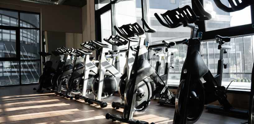How Personal Trainers at Gyms Help You Reach Fitness Goals in California